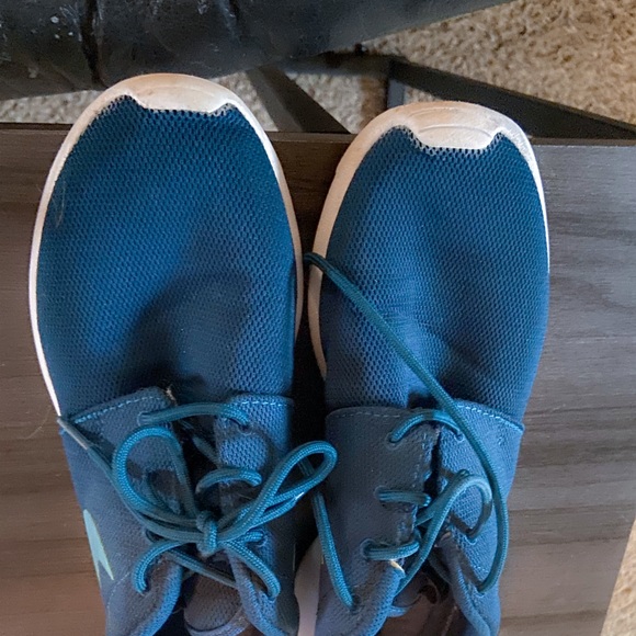 Nike Lightweight Sneakers in Tealish Blue - Picture 5 of 8